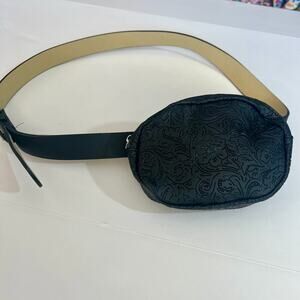 Stone Mountain USA leather belt bag, NWT(missing zipper pull), black, size L